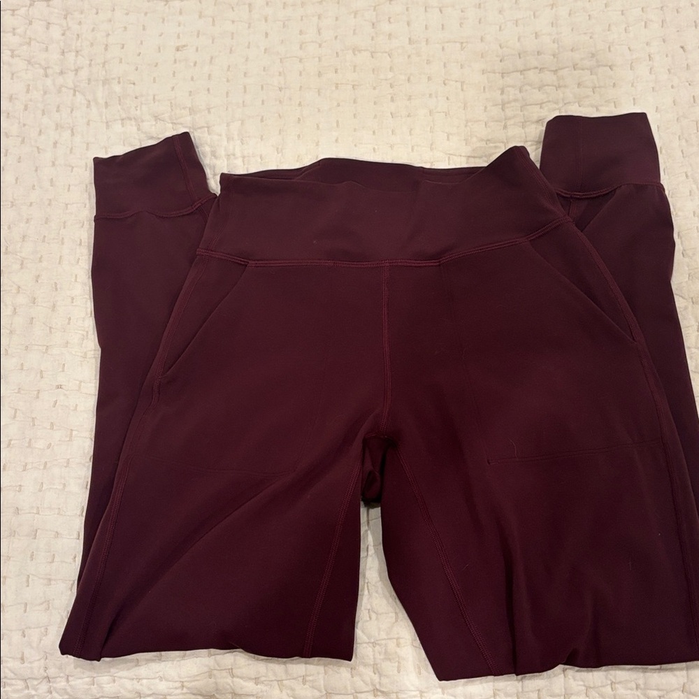 Lululemon align Burgundy joggers in EUC!